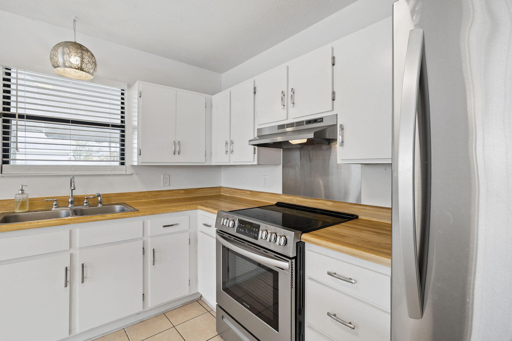 22604 Hilltop Avenue