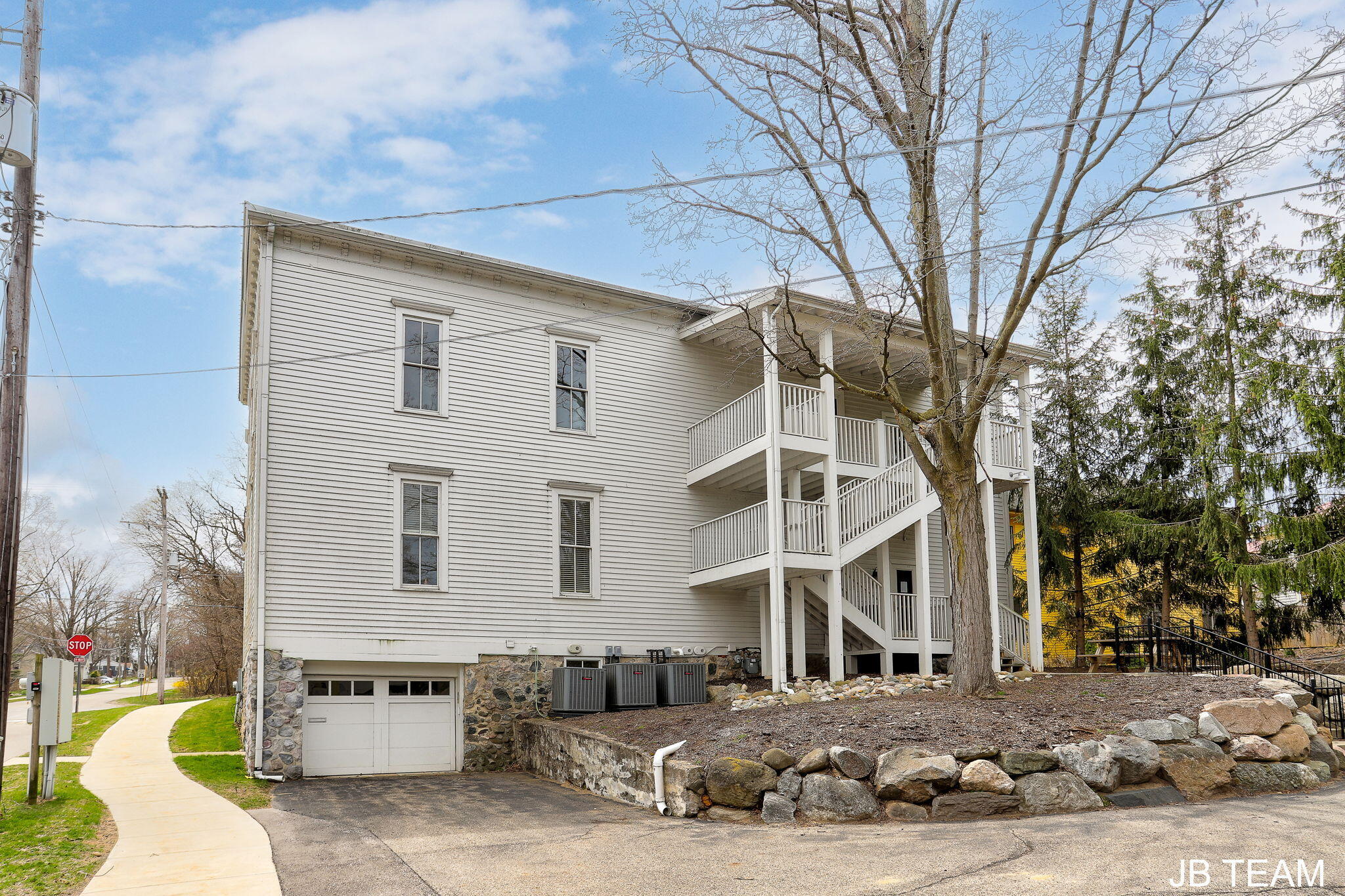 86 W Center Street
