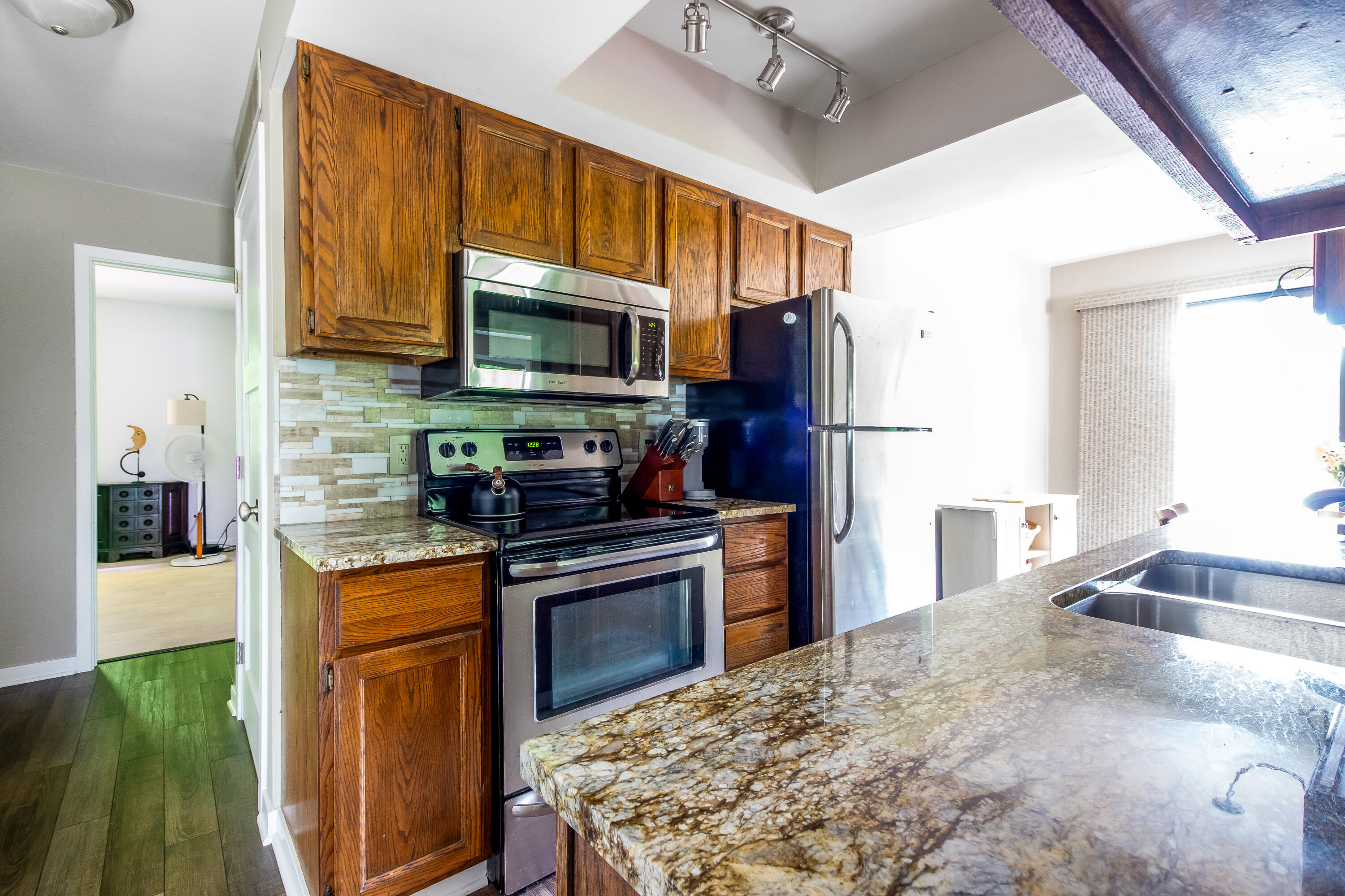 476 Amity Street 18