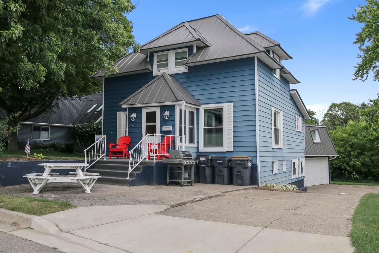 211 Wells Street