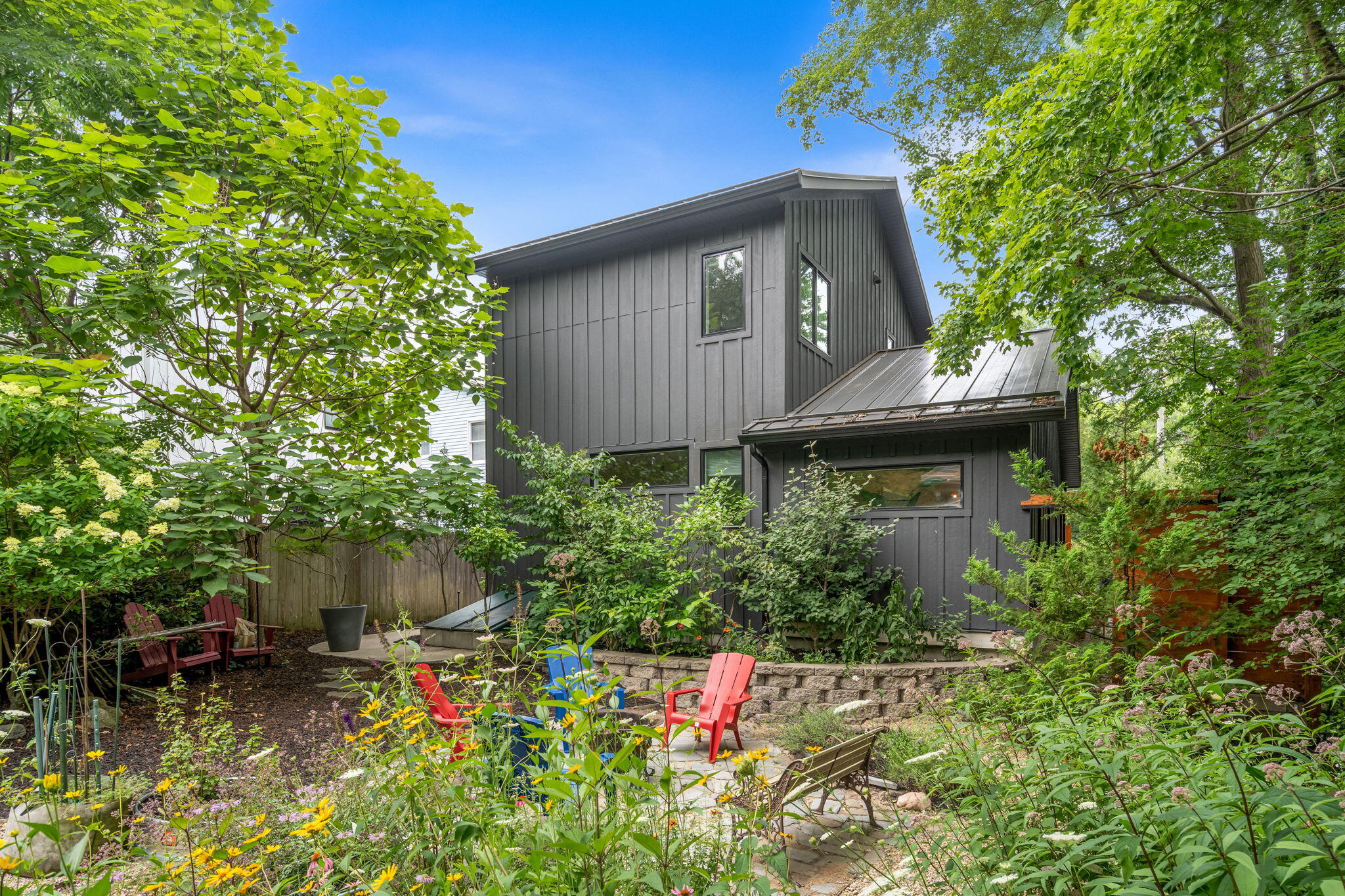 841 Holland Street