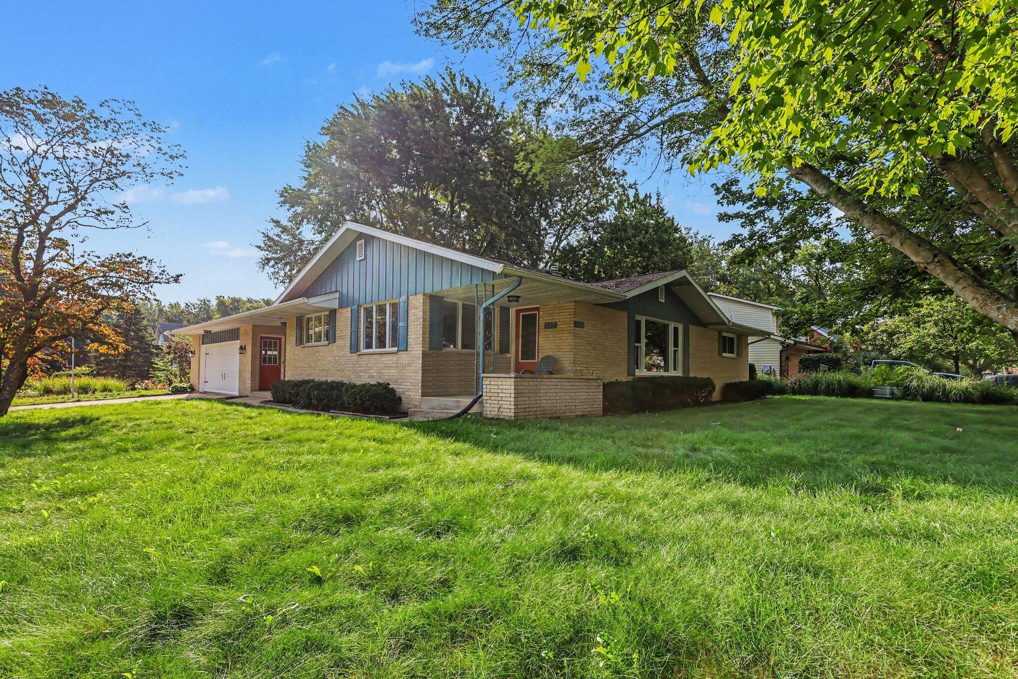 997 Colonial Court