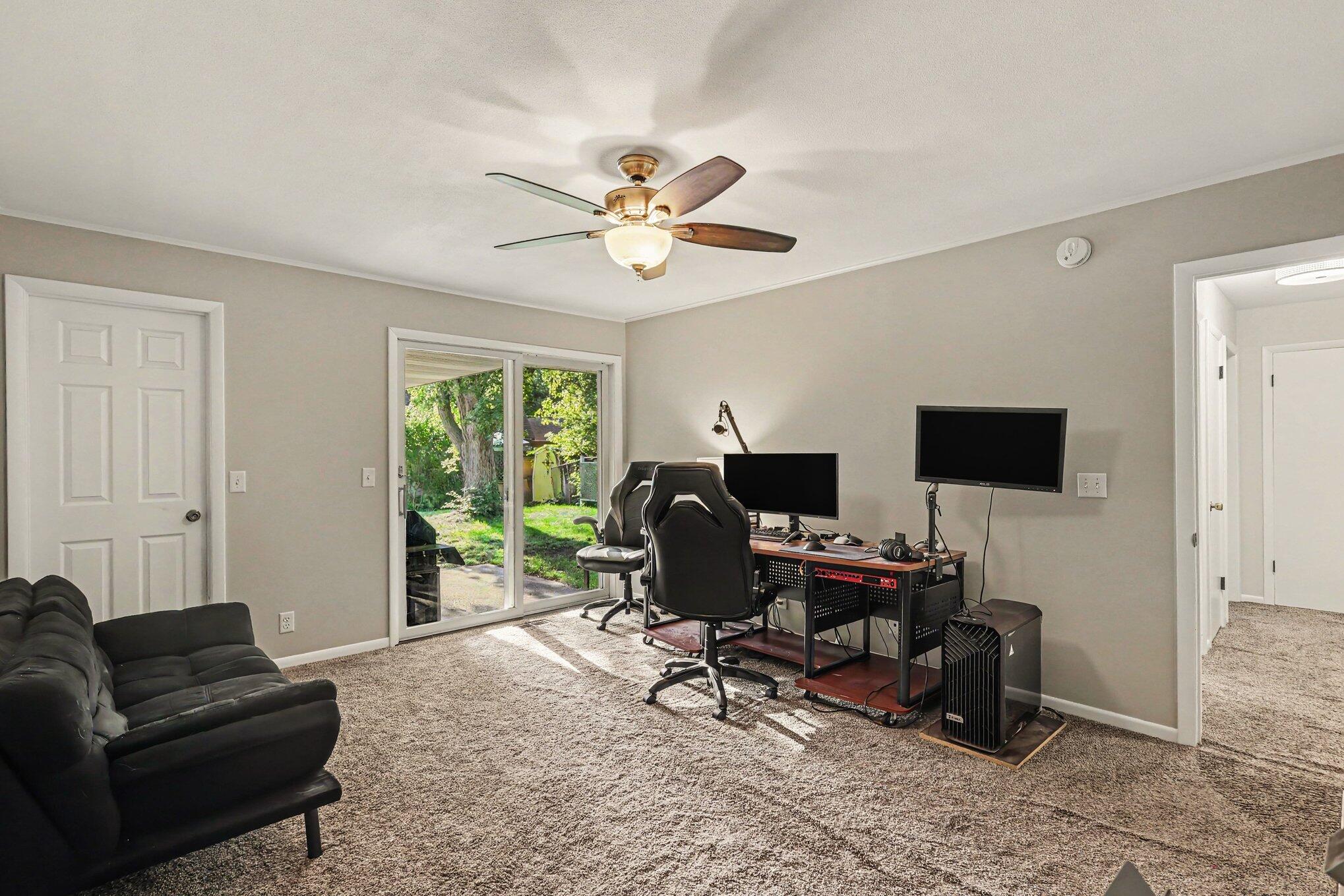 997 Colonial Court