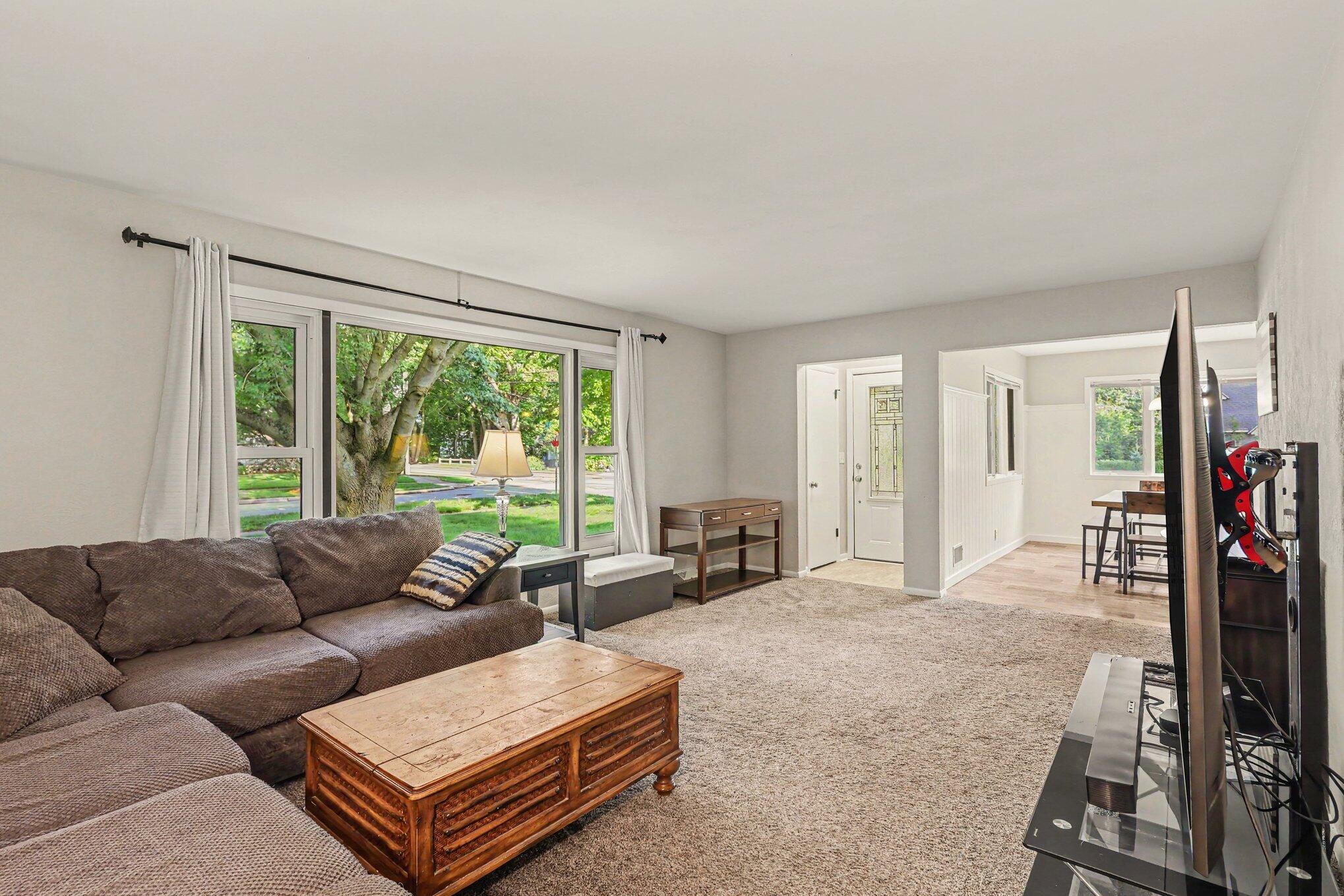 997 Colonial Court