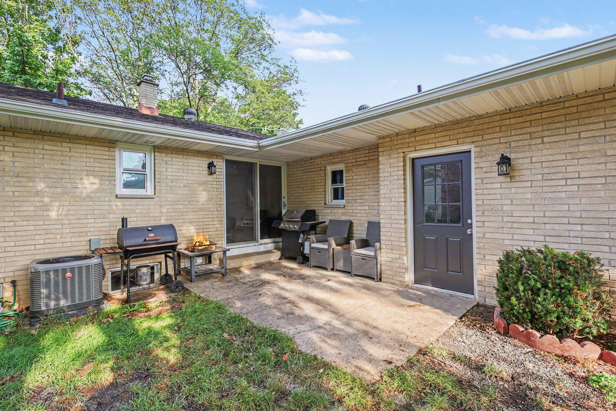 997 Colonial Court