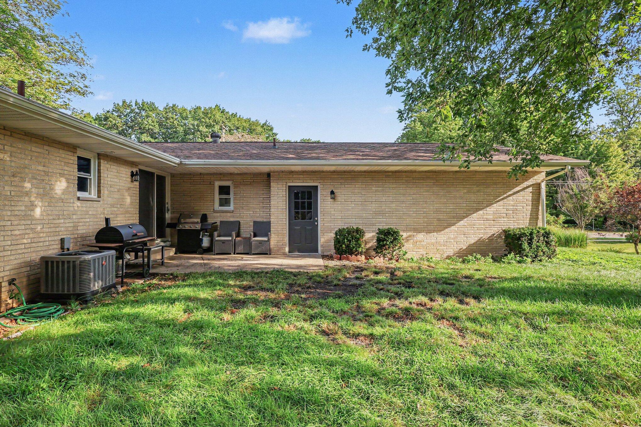 997 Colonial Court