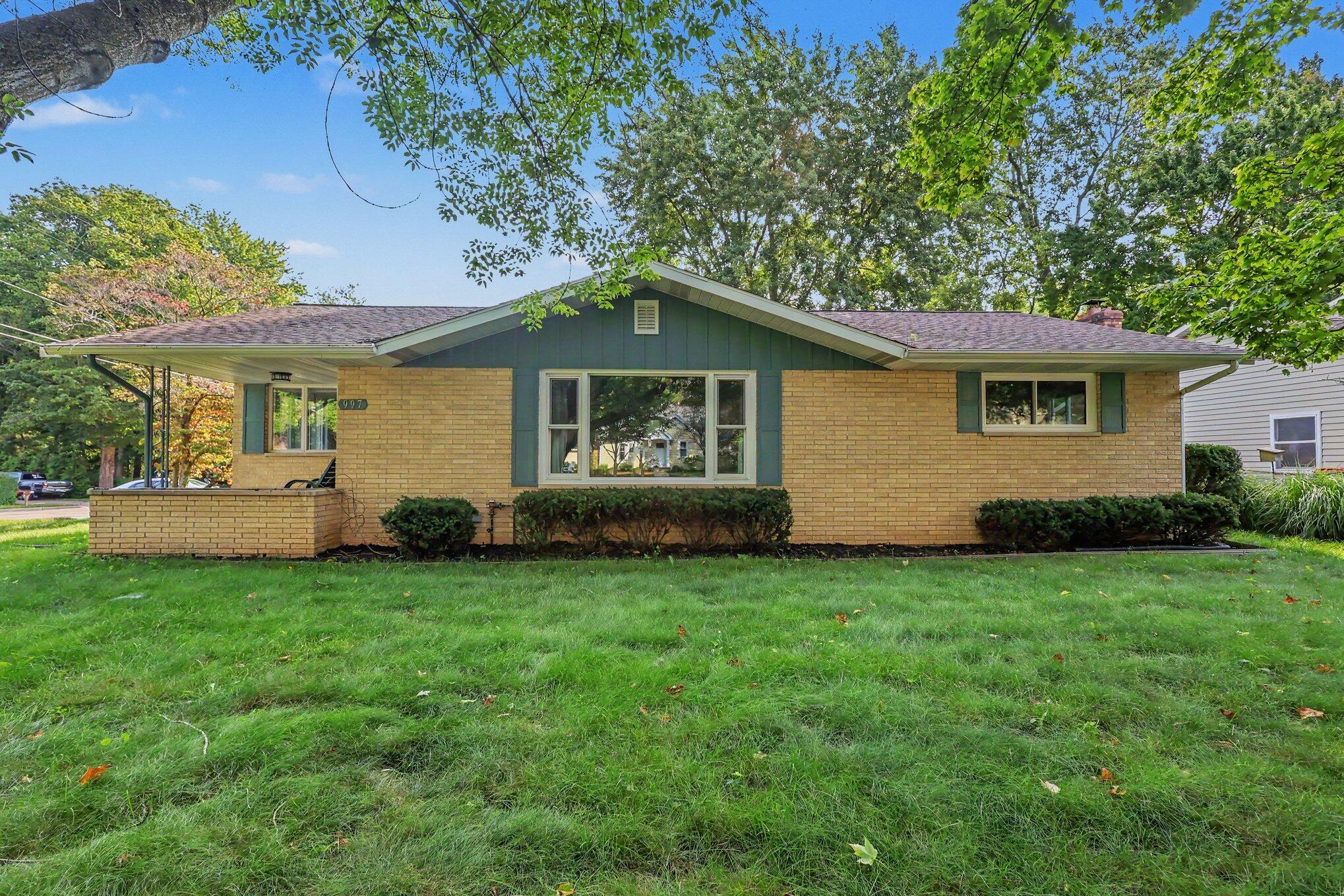 997 Colonial Court