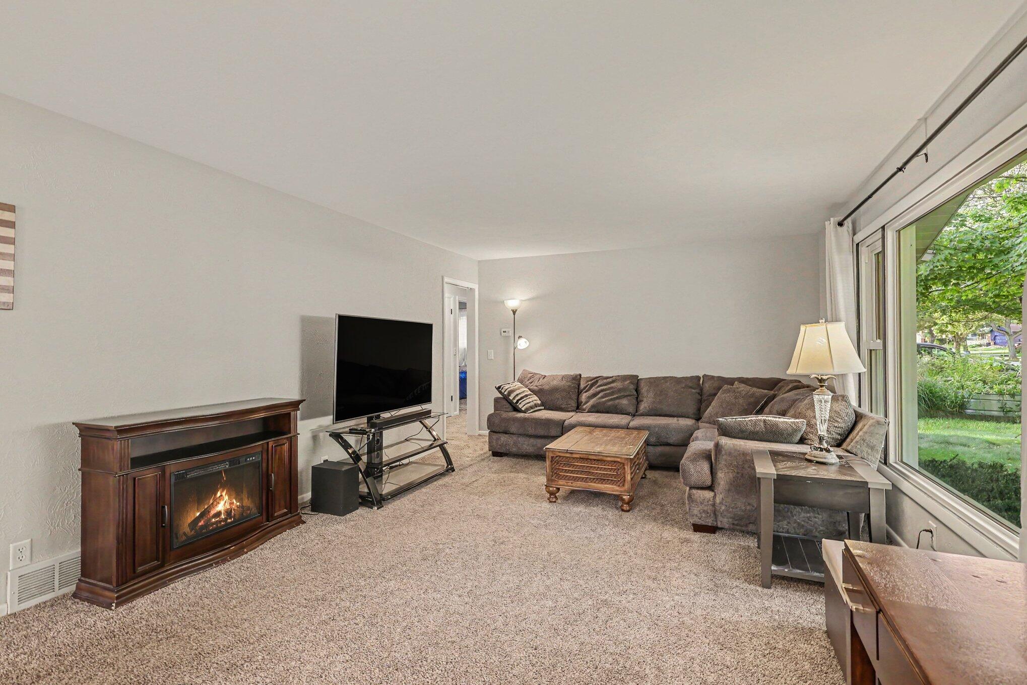 997 Colonial Court