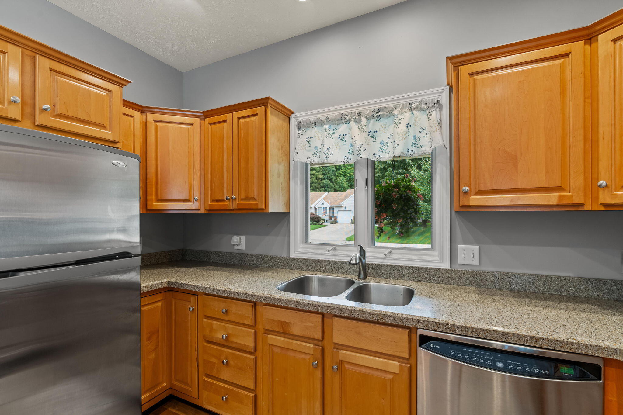 458 Amity Street 24