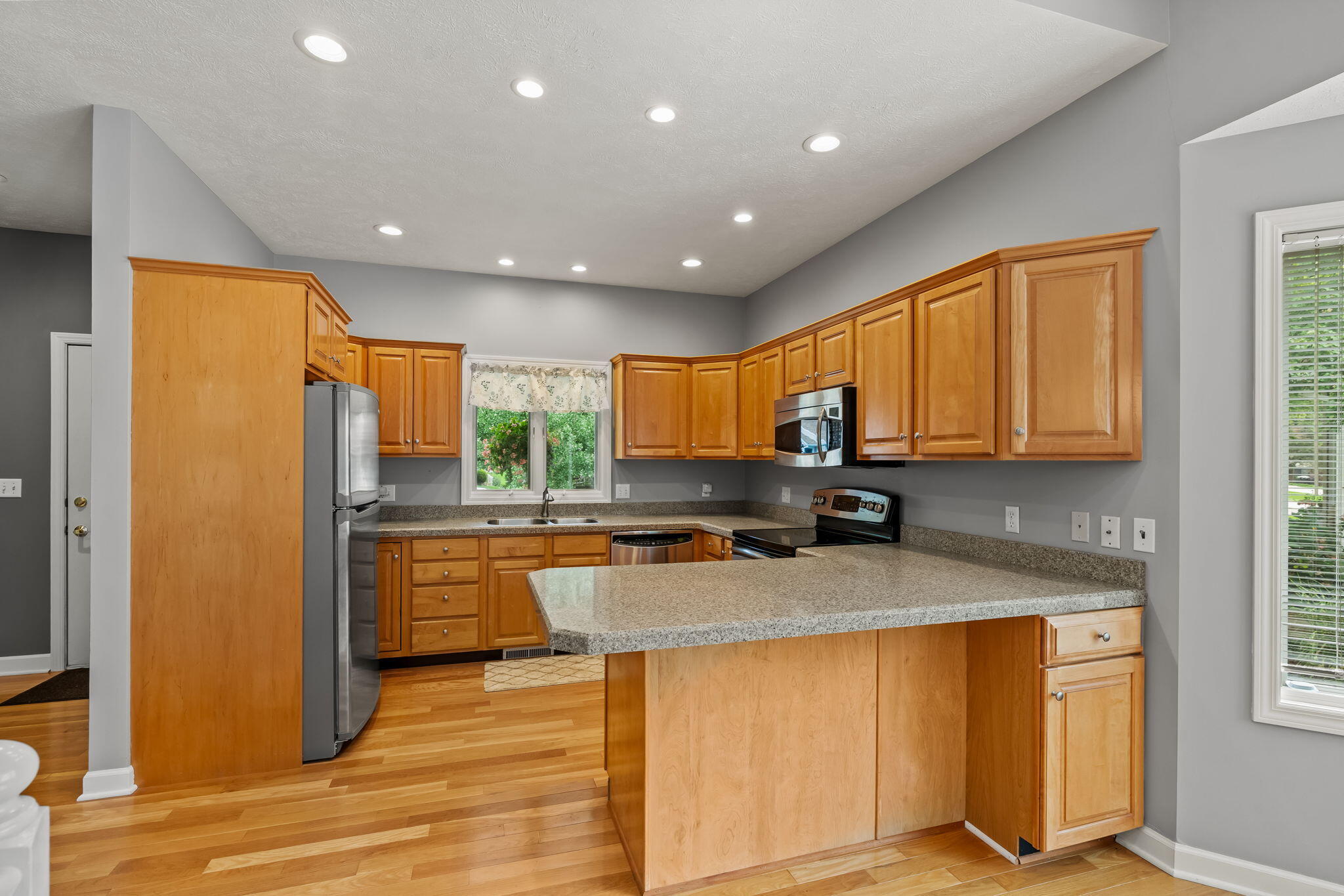 458 Amity Street 24