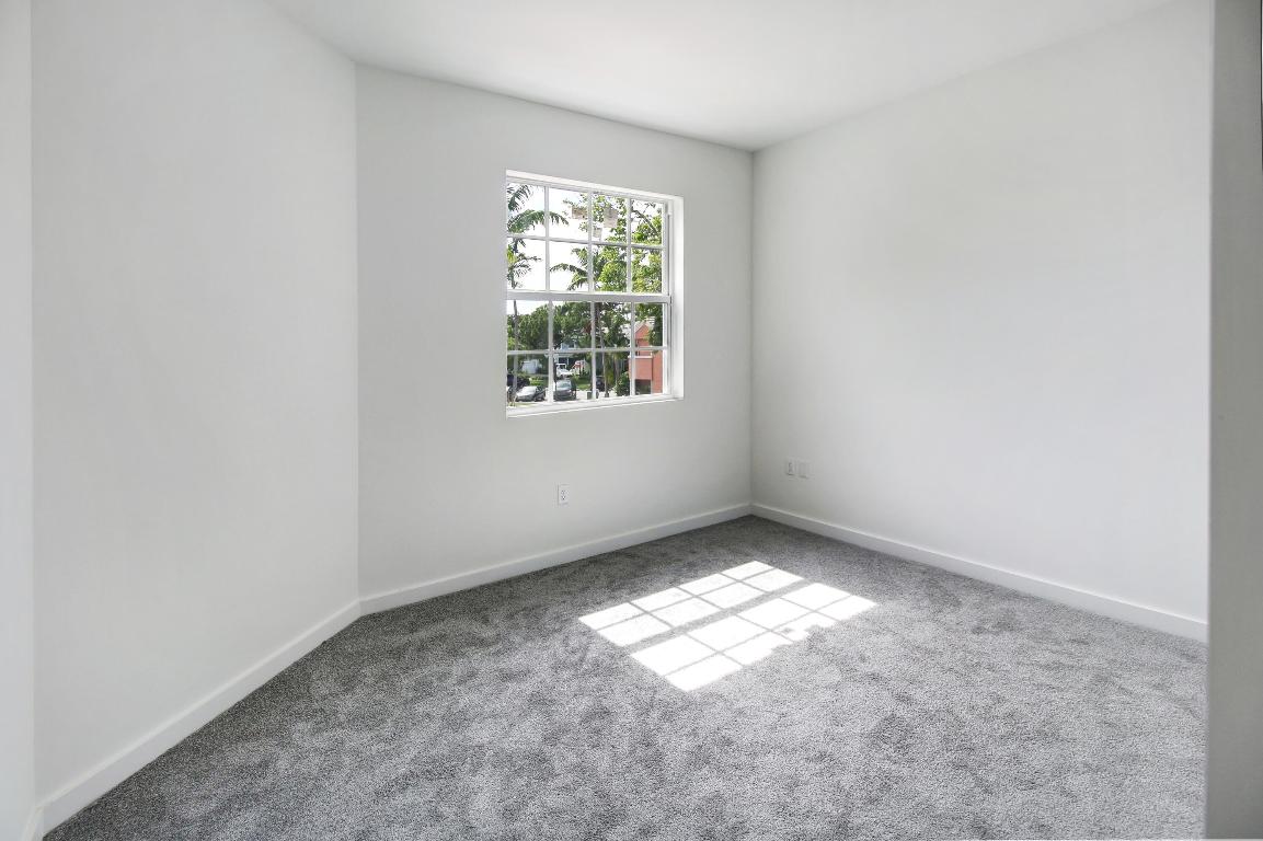 1285 Crystal Way 102b