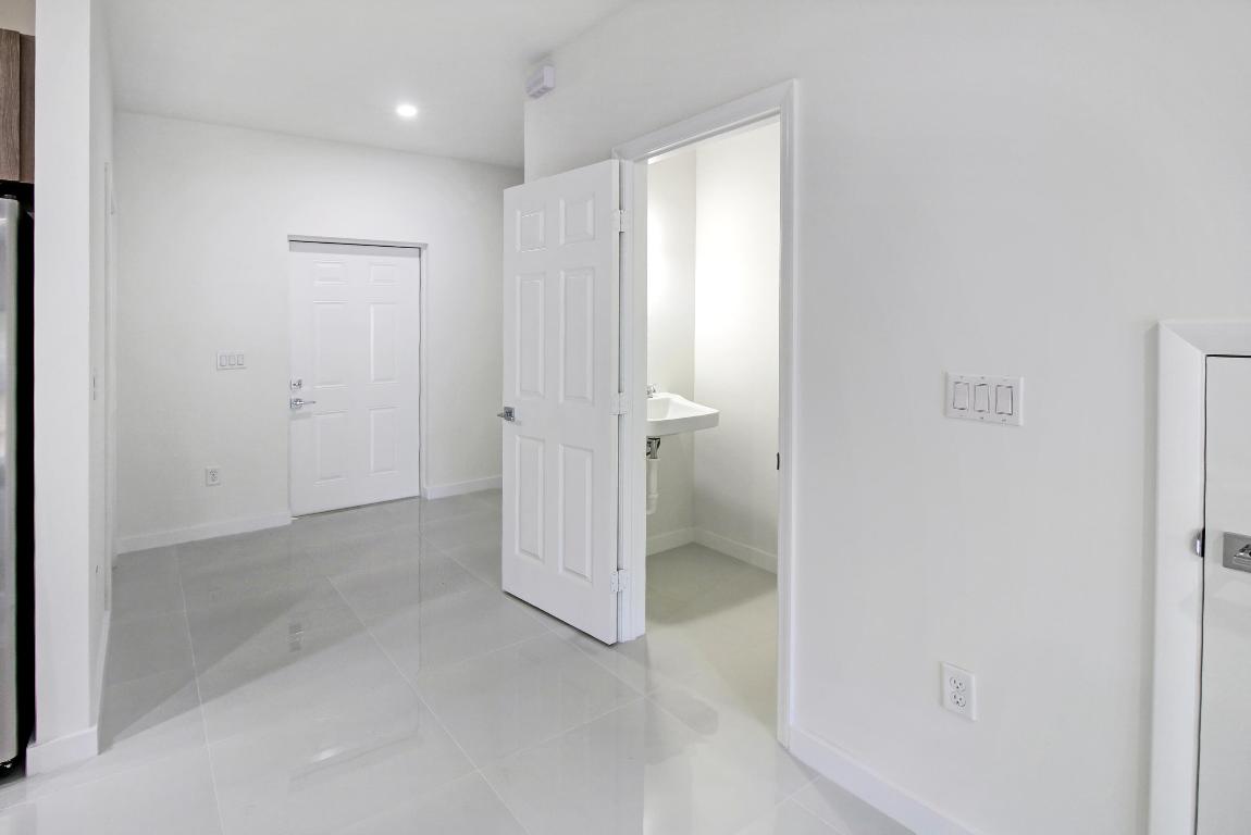 1285 Crystal Way 102b