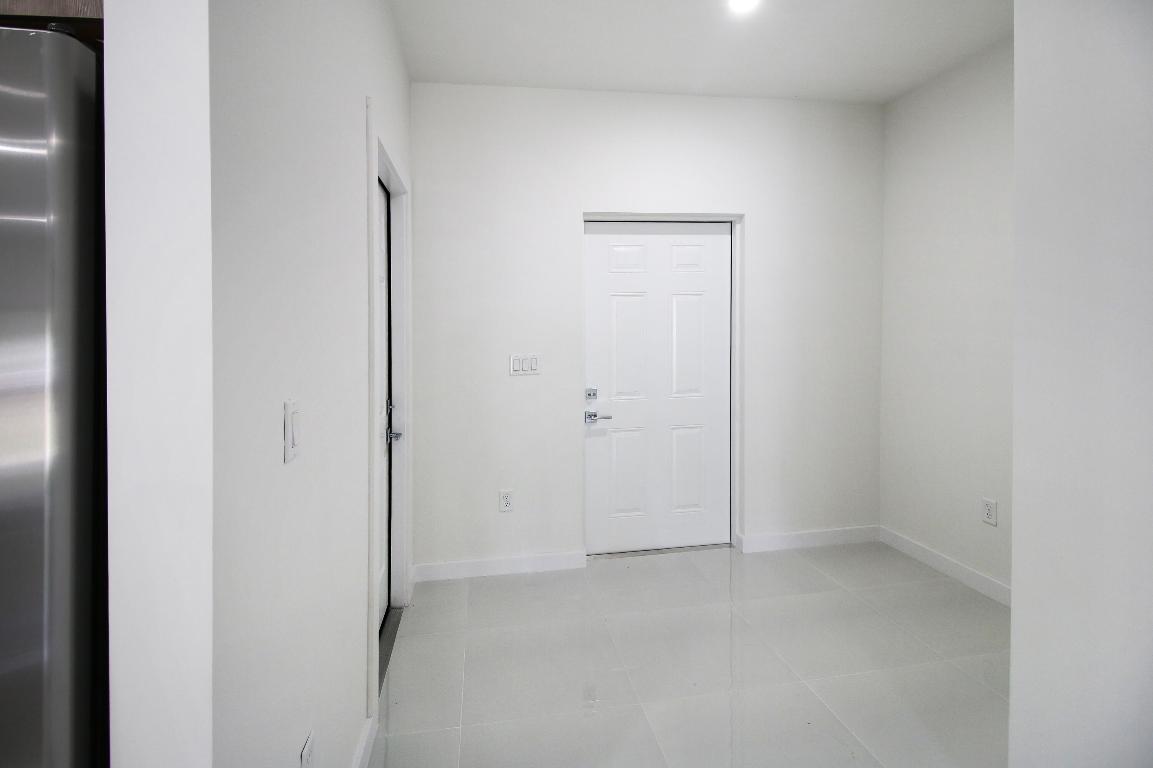 1285 Crystal Way 102b