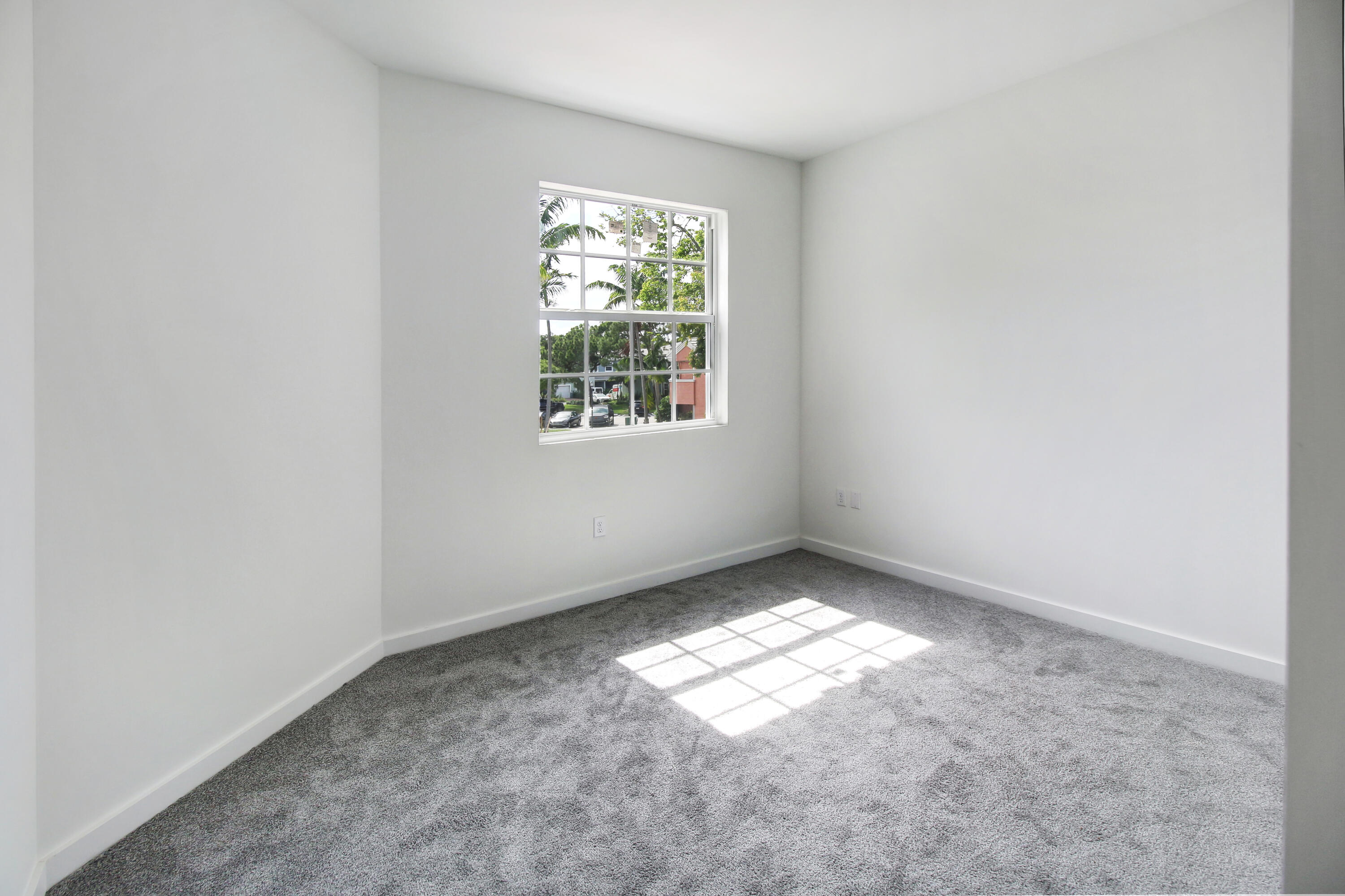 1285 Crystal Way 102b