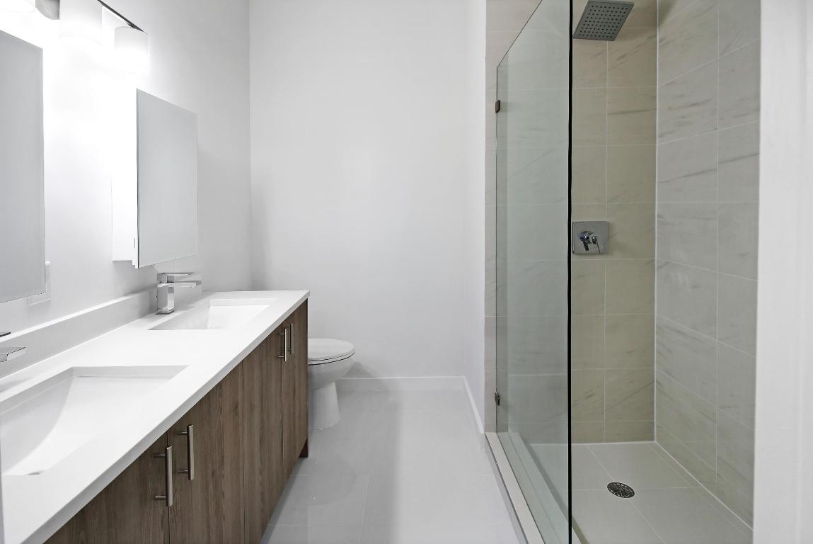 1285 Crystal Way 102b