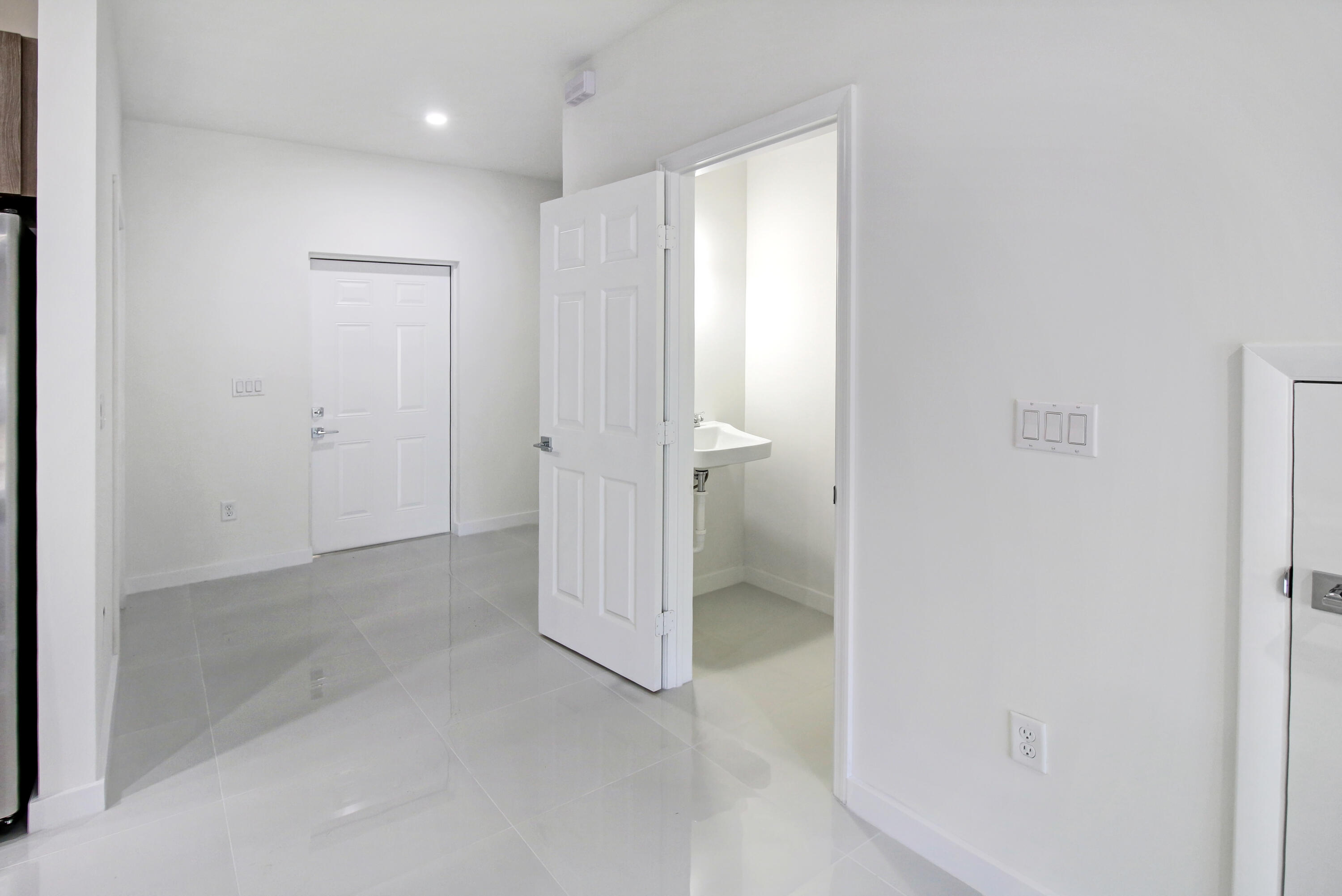 1285 Crystal Way 102b