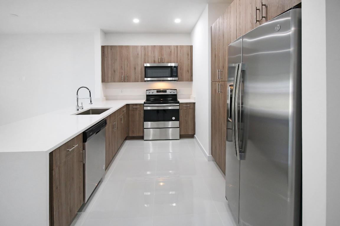 1285 Crystal Way 102b