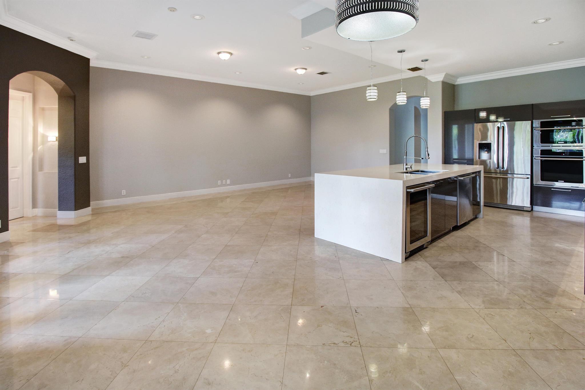 12370 NW 78th Manor