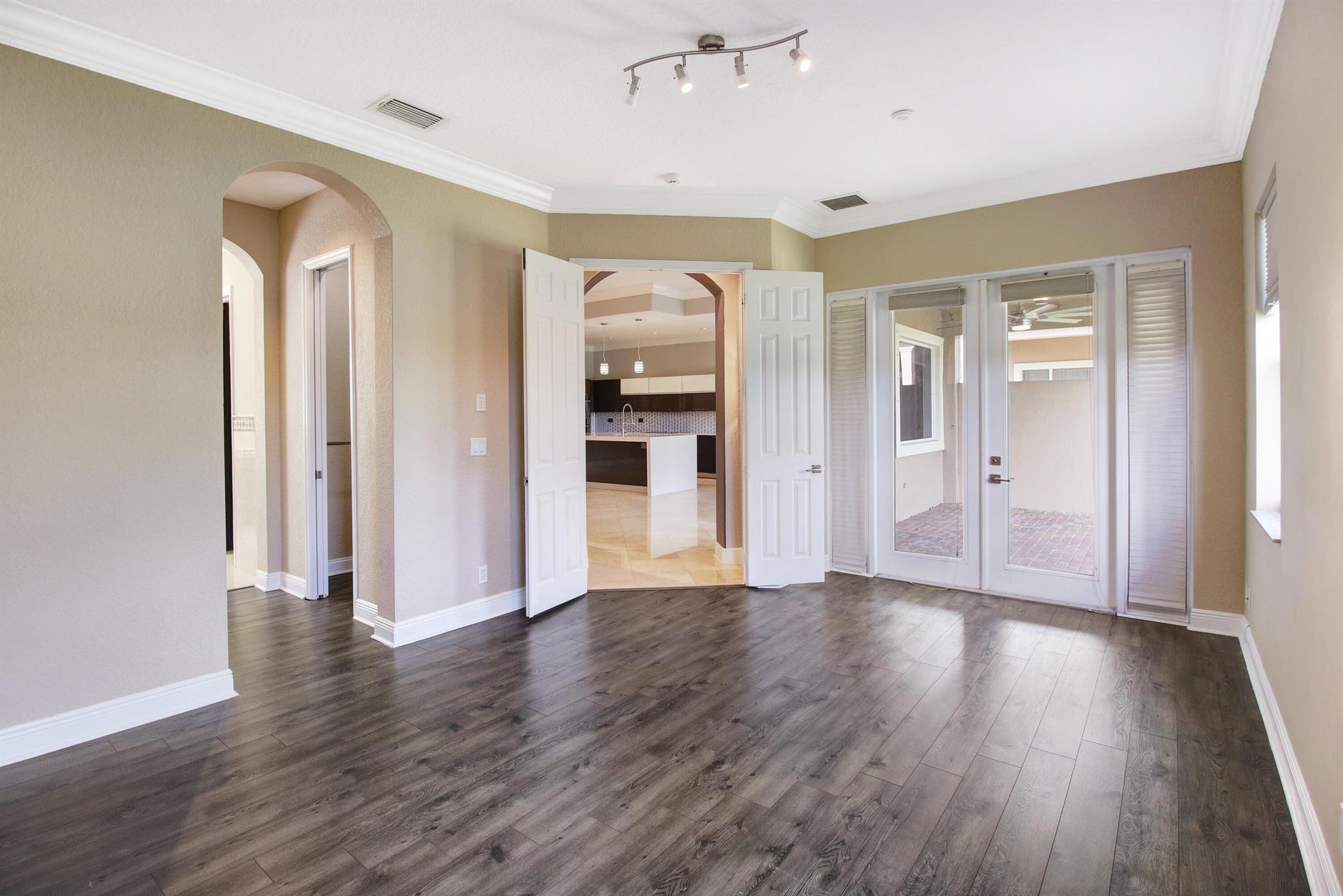 12370 NW 78th Manor