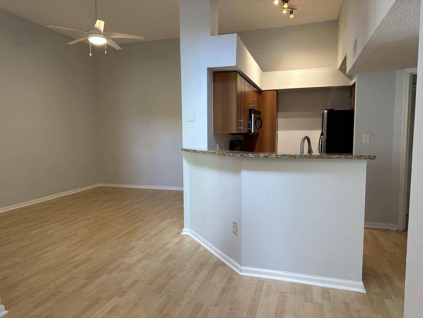 1385 Crystal Way N N