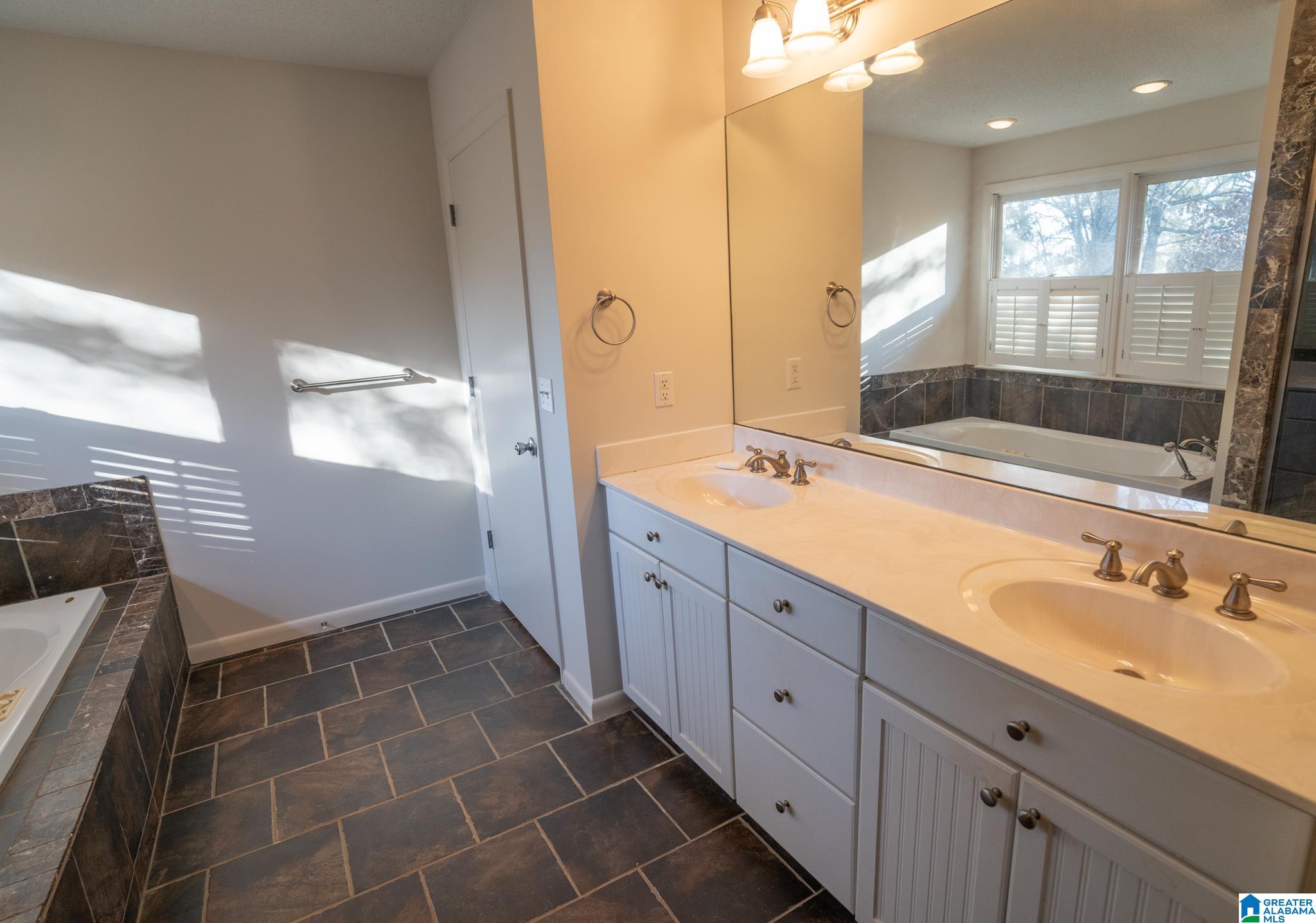 1224 SCHOOL ROAD SE