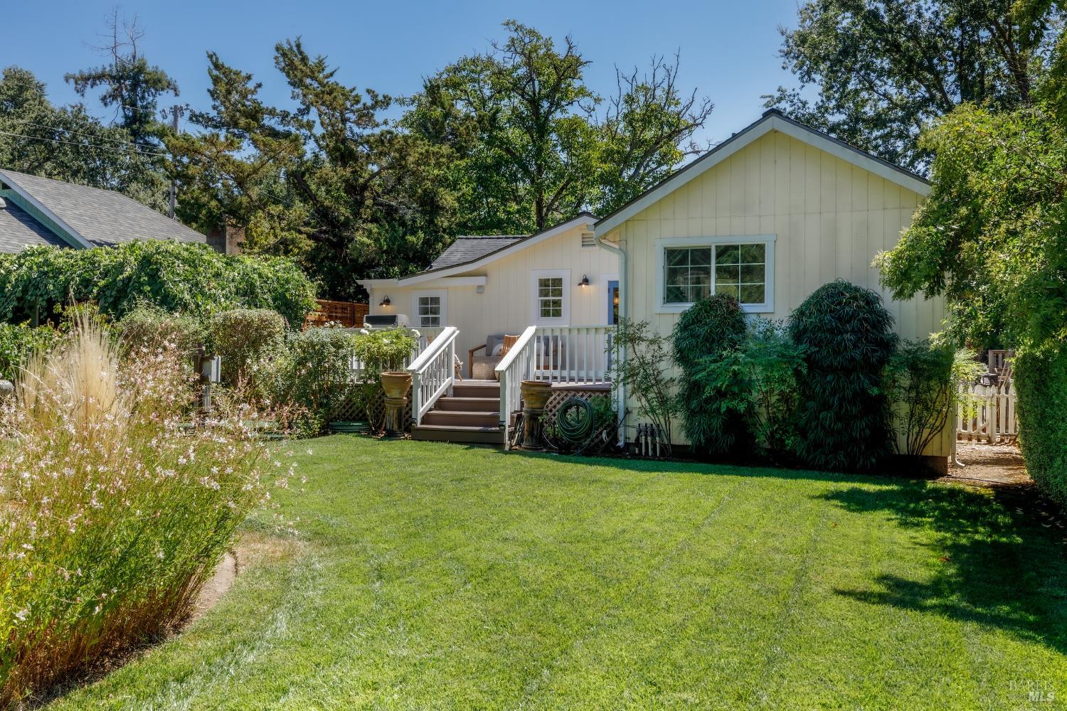 121 Laurel Ave