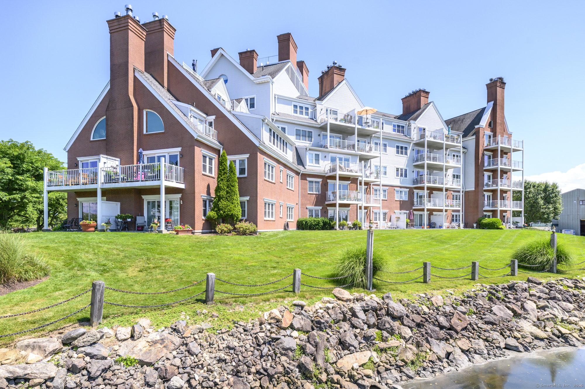 43 Harbor Drive APT 104