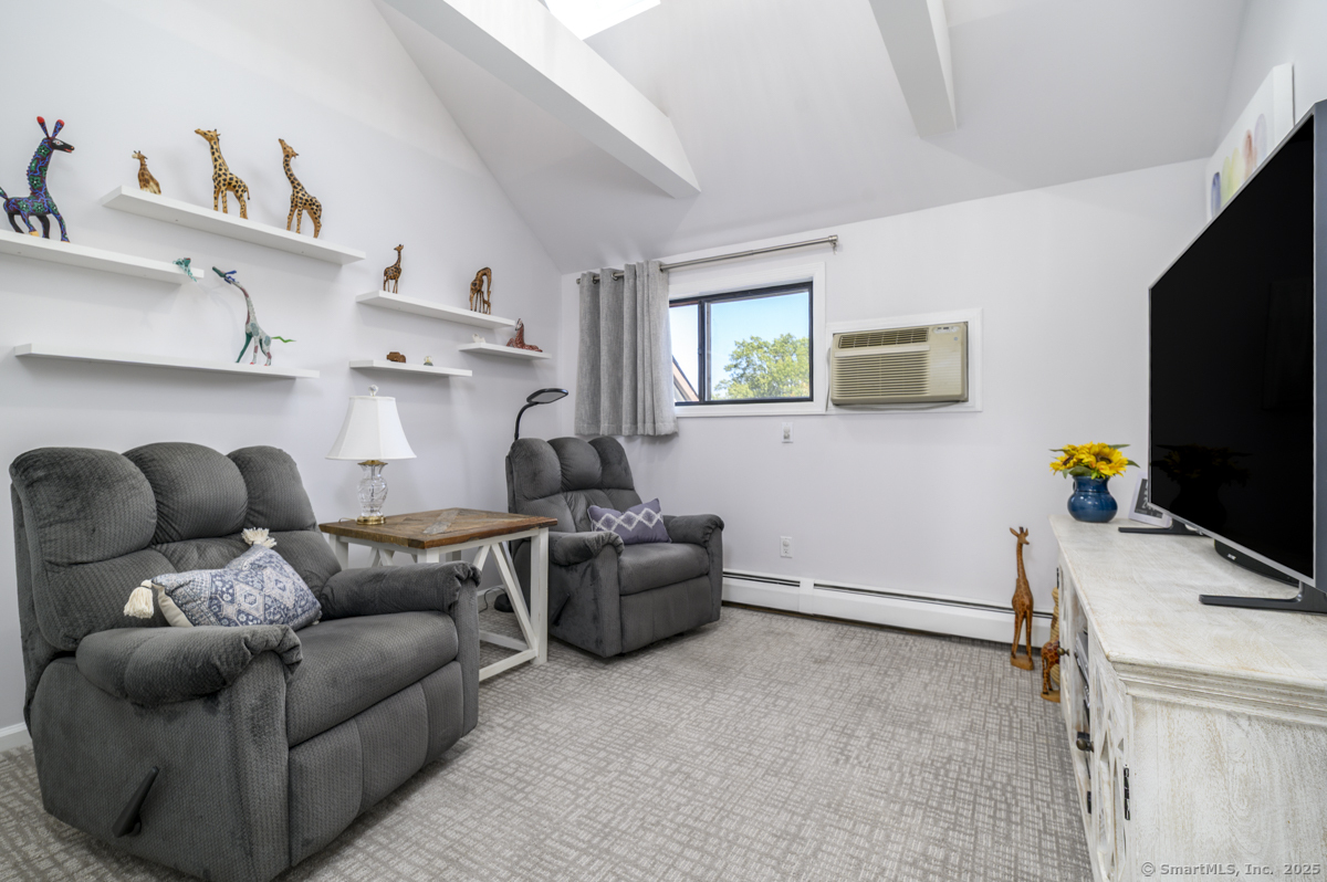 105 Harbor Drive APT 106