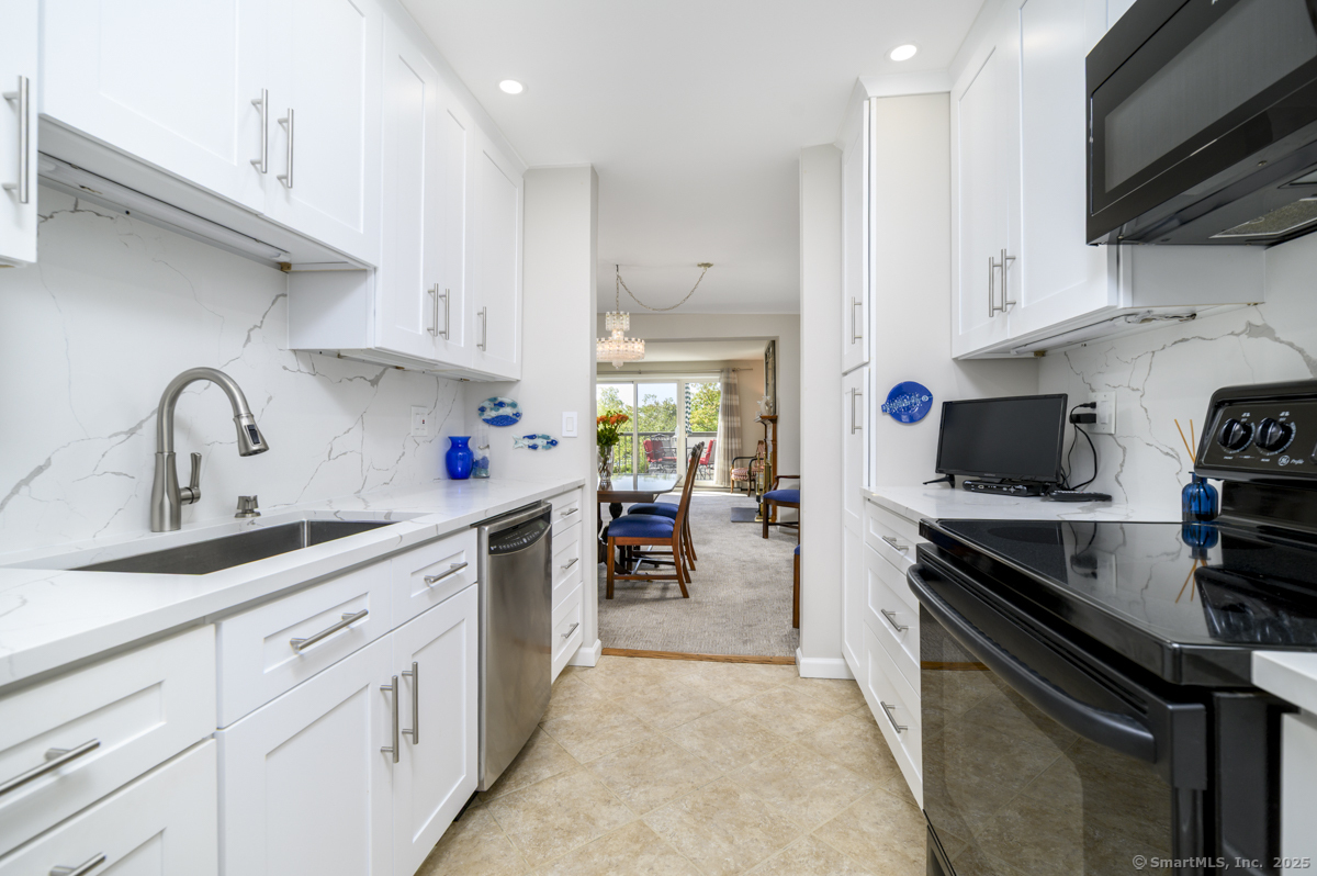 105 Harbor Drive APT 106