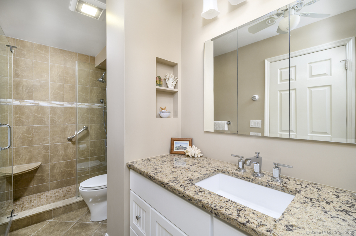 105 Harbor Drive APT 106