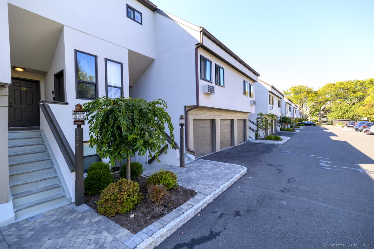 105 Harbor Drive APT 106