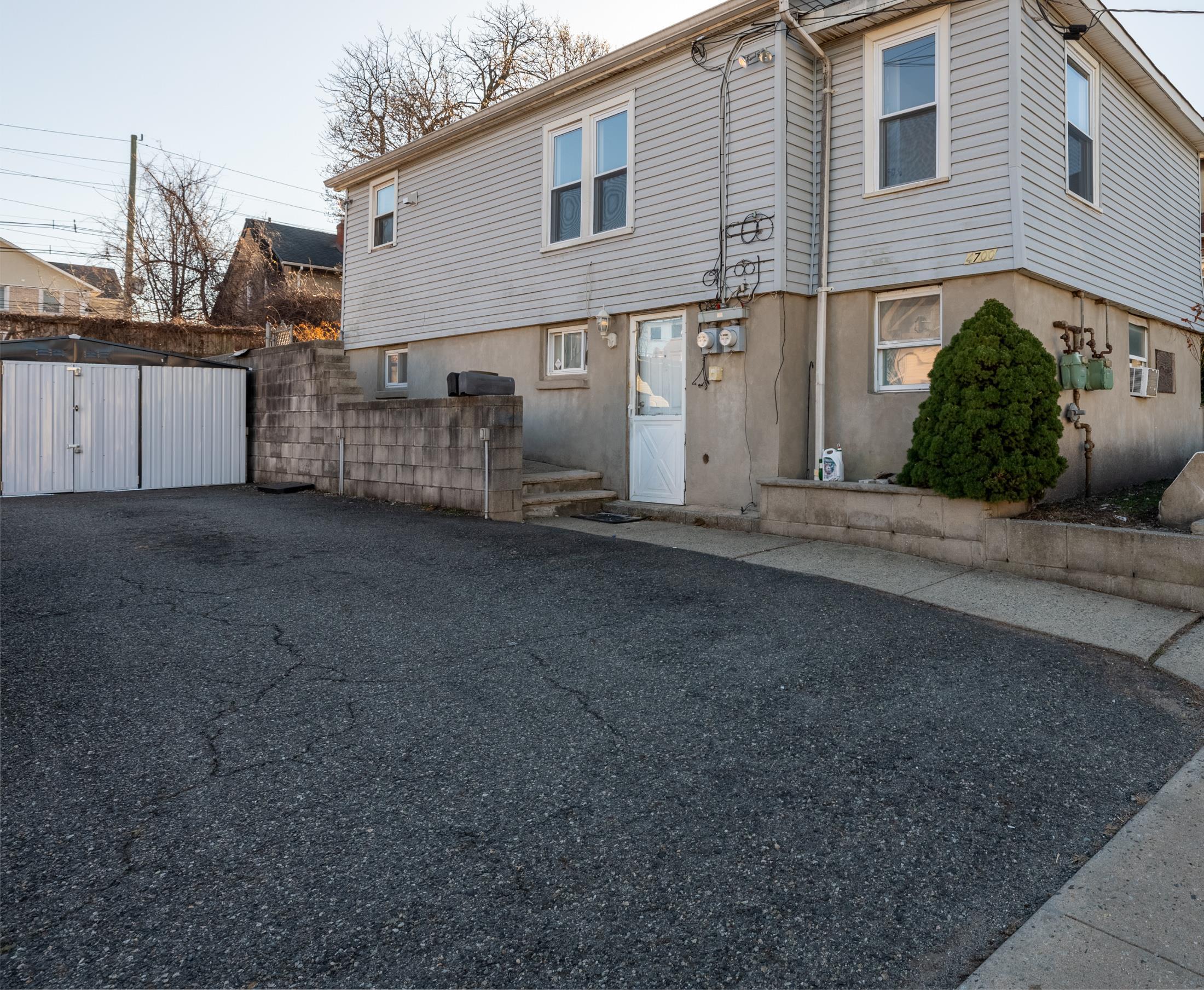 4700 ASCHOFF PL Unit: 2