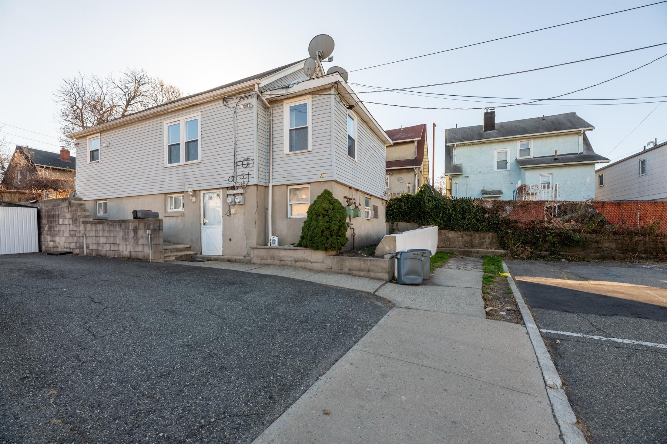 4700 ASCHOFF PL Unit: 2