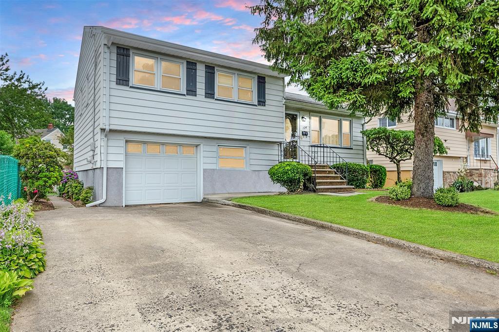 724 Bloomfield Avenue