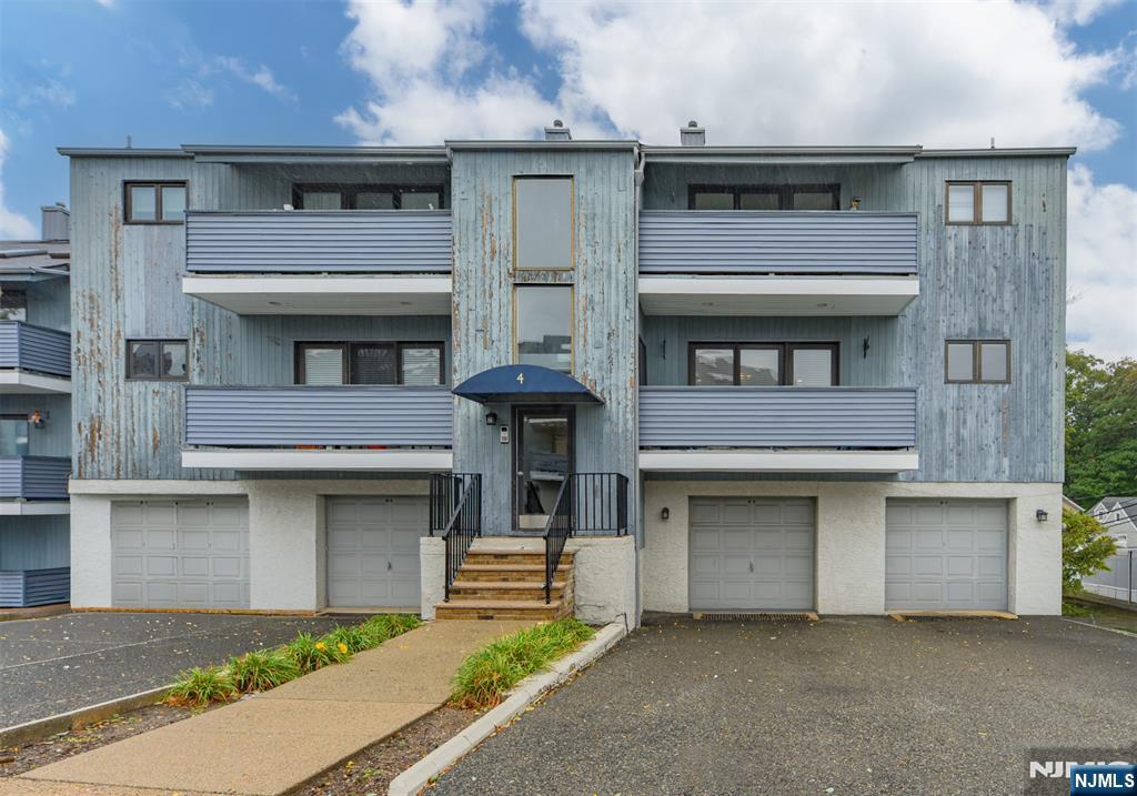 4 Domessina Lane D1