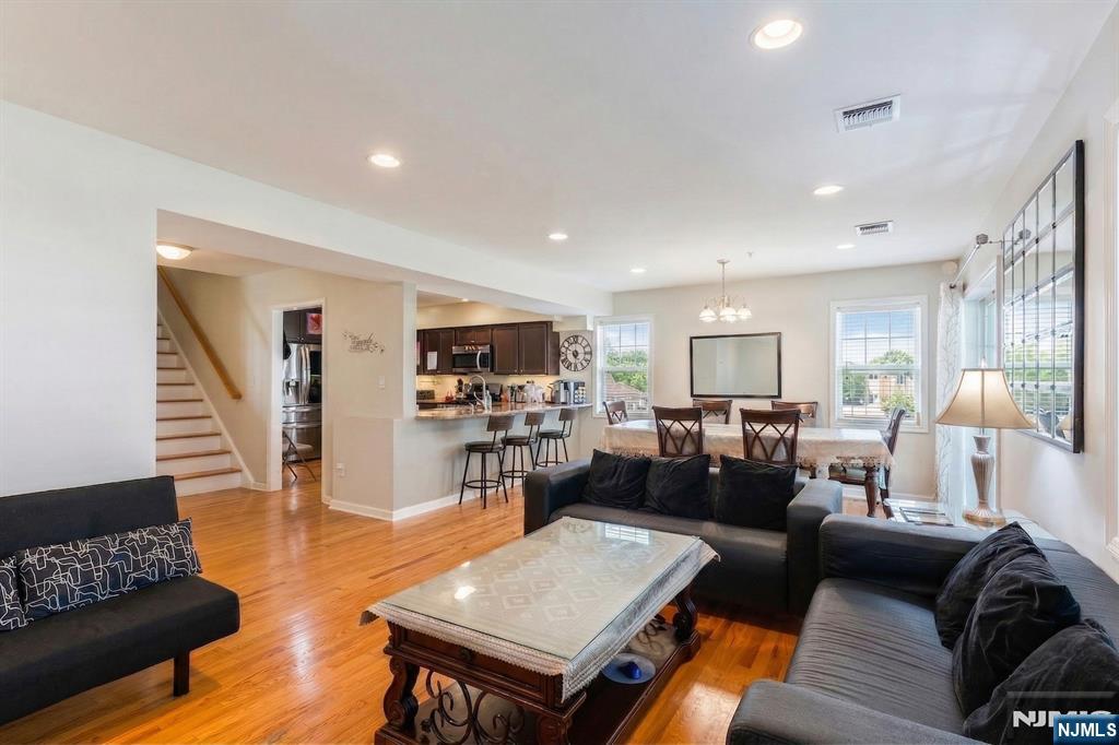 30 Mountain Avenue 11