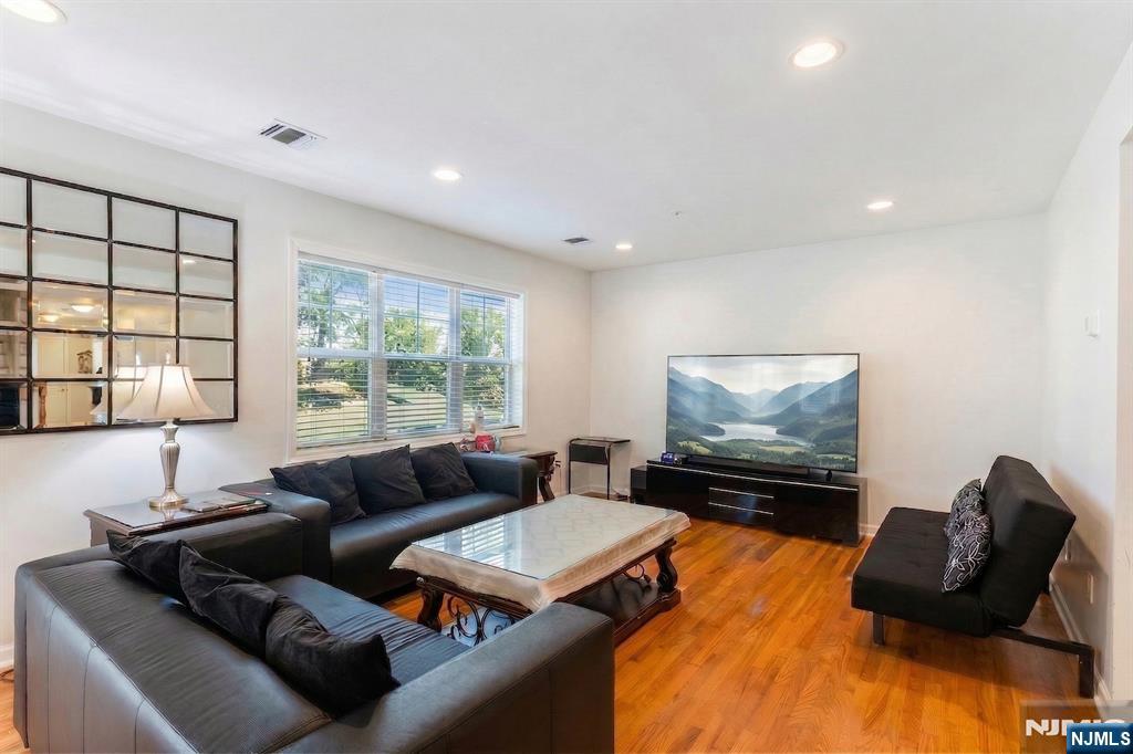 30 Mountain Avenue 11