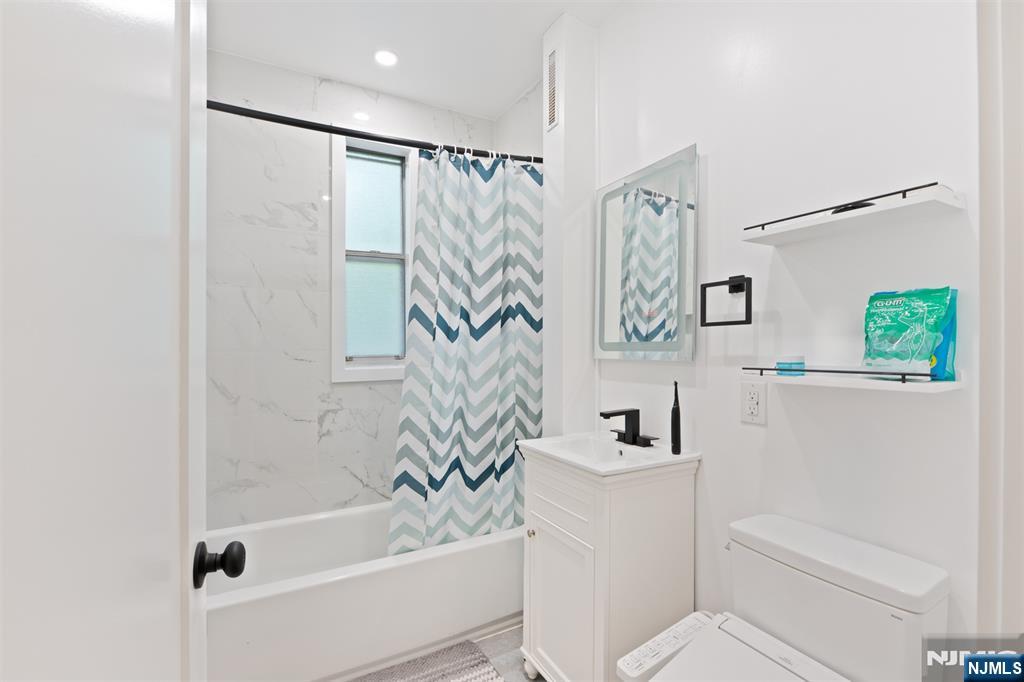 100 E Palisade Avenue B22