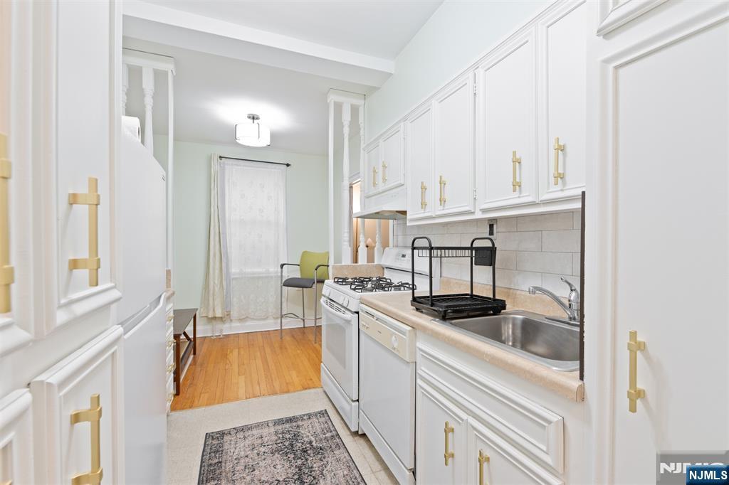 100 E Palisade Avenue B22