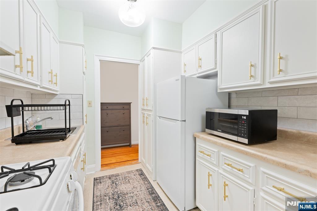 100 E Palisade Avenue B22