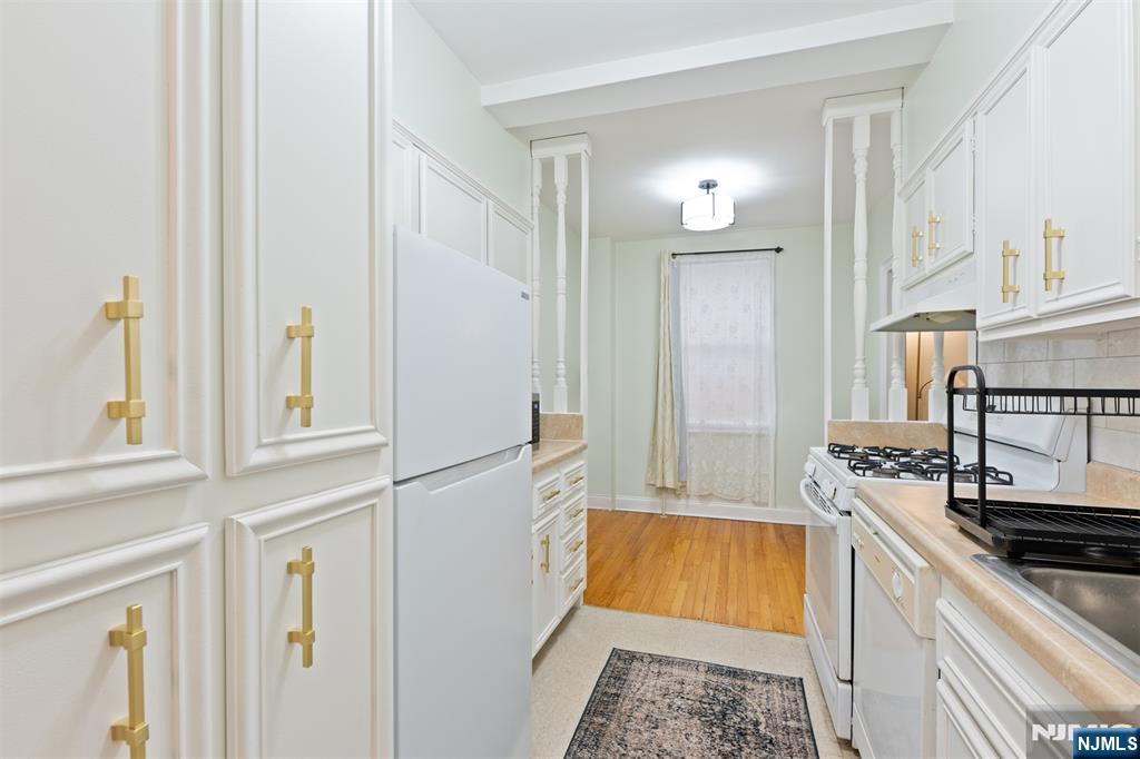 100 E Palisade Avenue B22