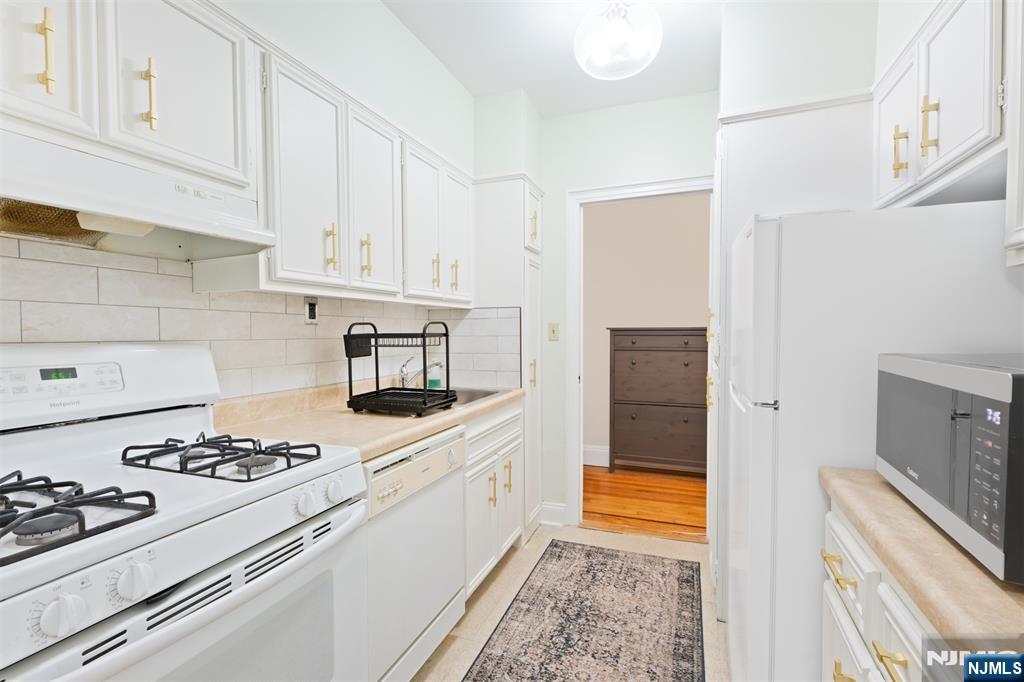 100 E Palisade Avenue B22