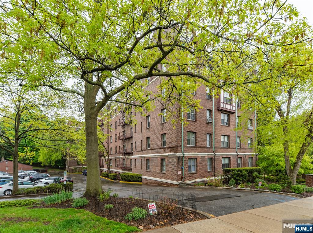 100 E Palisade Avenue B22
