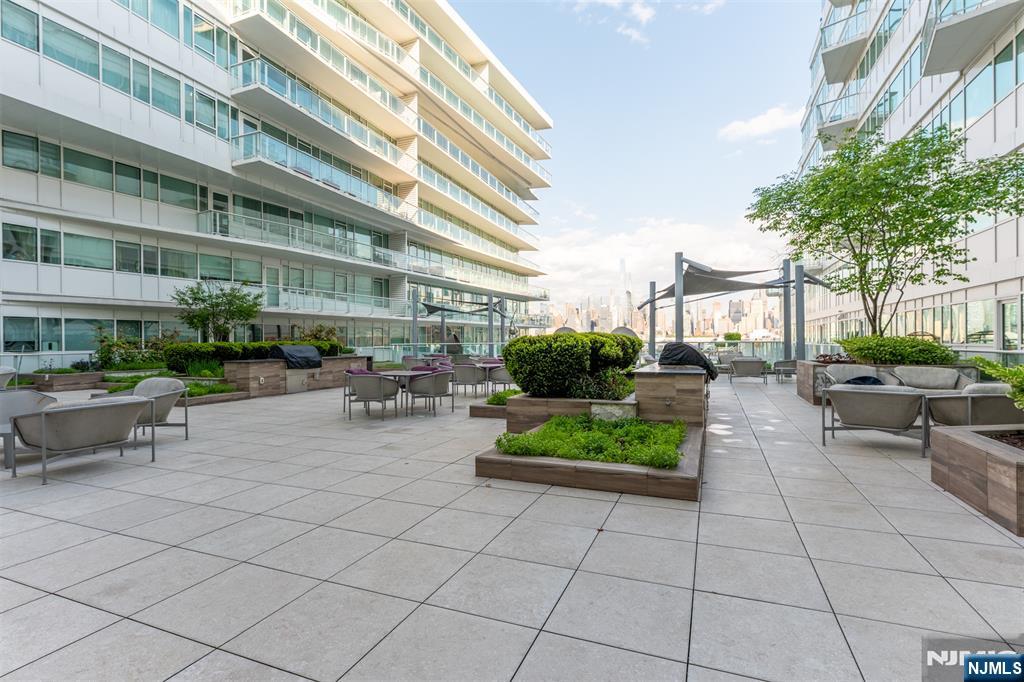 800 Ave At Port Imperial Boulevard 920