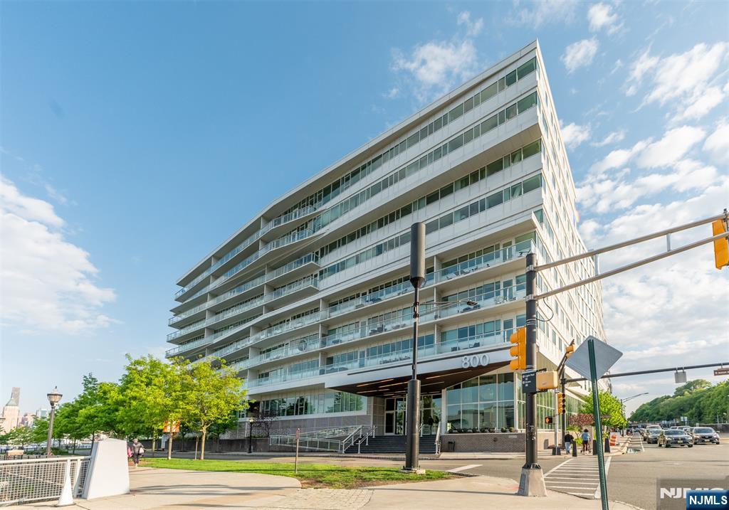 800 Ave At Port Imperial Boulevard 920