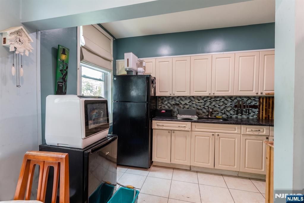 140A Clendenny Avenue