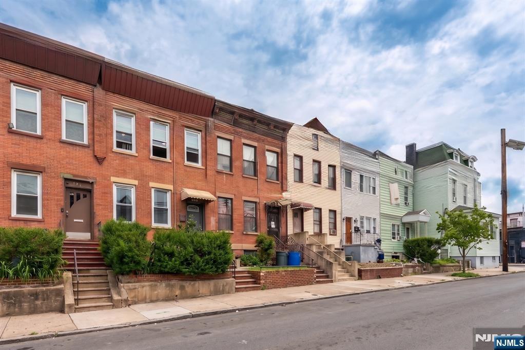 140A Clendenny Avenue