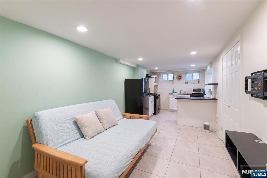 140A Clendenny Avenue