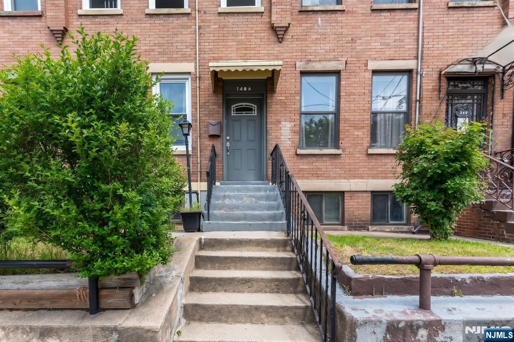 140A Clendenny Avenue