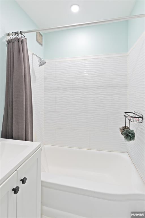 25 Grand Avenue 1E